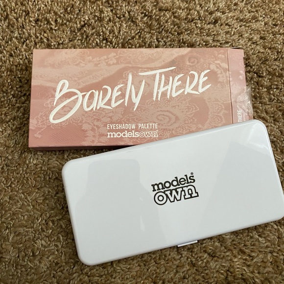 Models Own | NWB Barely There Eyeshadow Palette - Picture 2 of 6